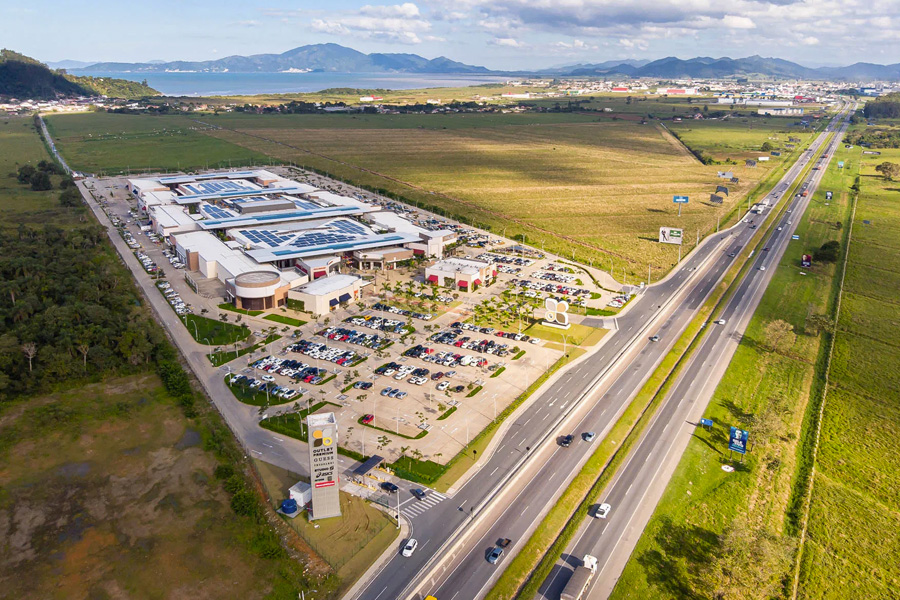 Porto Belo Outlet Shopping com placas fotovoltaicas - Revista Shopping Centers
