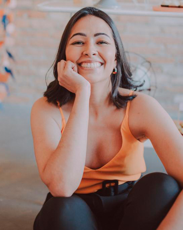 Dayanna Gomes fala sobre a experiência com  compra física  - Revista Shopping Centers