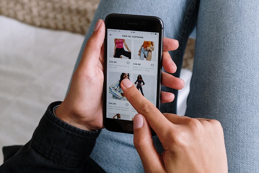 Diferenças entre compra física e  online - Revista Shopping Centers