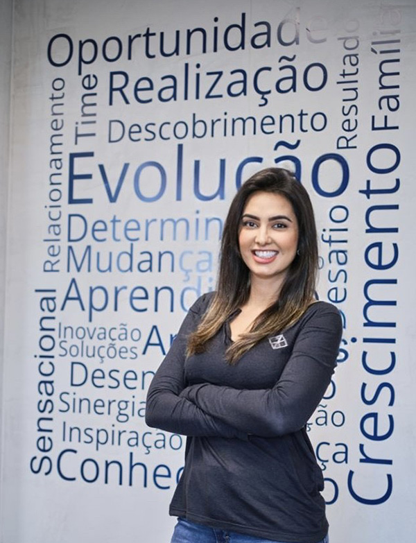 Luana Bomfim Argo - Revista Shopping Centers